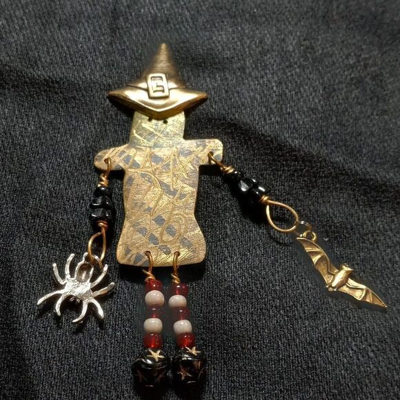 Ghost /scarecrow brooch/pin  - Picture 1 of 6